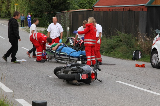 Zwei Mopedlenker bei Zusammenstoß auf Schartner Straße verletzt