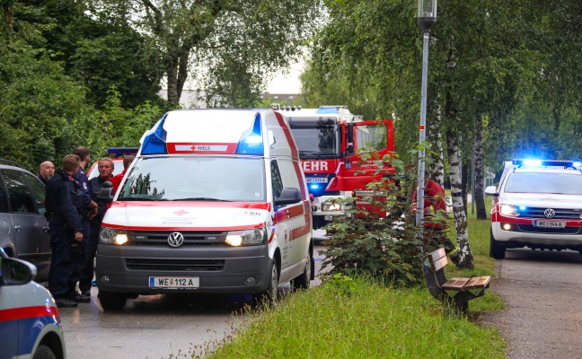 Person in Wels von Einsatzkrften aus der Traun gerettet