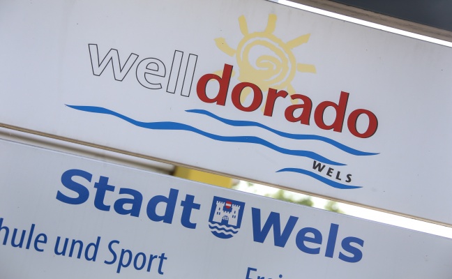 Rettungseinsatz nach Badeunfall eines Kleinkindes im Welser Freibad