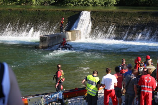 Junger Mann nach Badeunfall bei Wehranlage in der Ager vermisst