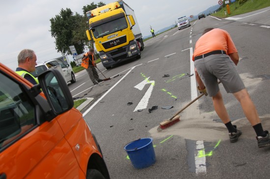 Mopedlenkerin bei Verkehrsunfall mit LKW in Rottenbach schwer verletzt