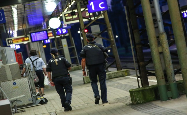 Sicherheitsmanahmen der Polizei nach angedeuteter Drohung am Welser Bahnhof