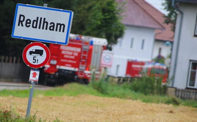 Zwei Feuerwehren bei Brand in einem Gewerbebetrieb in Redlham im Einsatz