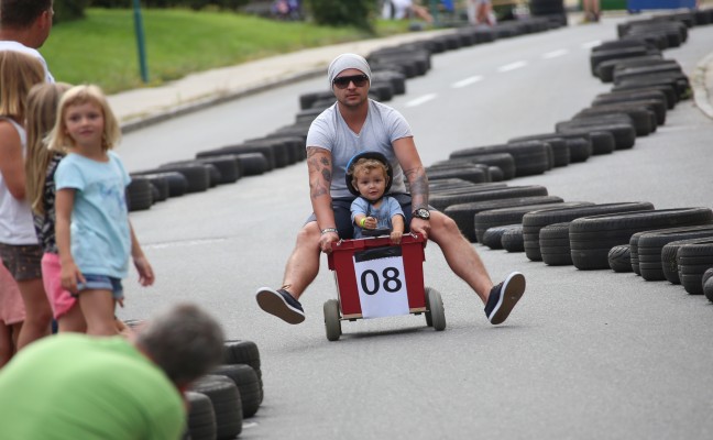 "Crazy Race"-Seifenkisten in Oftering