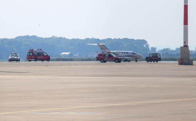 Einsatz nach Reifenplatzer einer Cessna am Blue Danube Airport in Hrsching