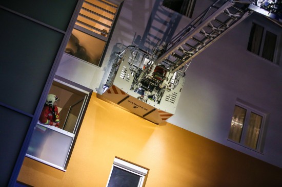 Brandverdacht in einer Mehrparteienhauswohnung in Wels-Neustadt