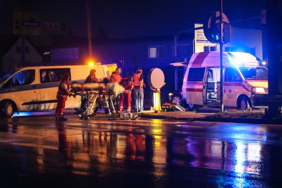 Schwerer Verkehrsunfall in Wels-Pernau: Motorroller von LKW erfasst