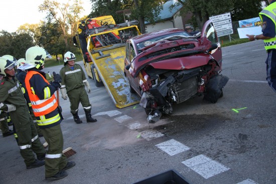Kreuzungscrash zwischen zwei PKW in Gaspoltshofen fordert mehrere Verletzte