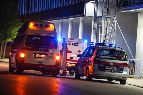 Arbeiter (23) nach schwerem Arbeitsunfall in einem Unternehmen in Wels-Pernau im Klinikum verstorben