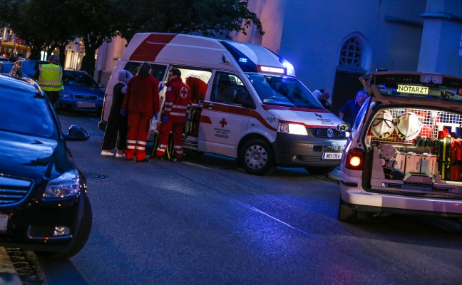 Kind am Welser Stadtplatz von Auto erfasst und verletzt