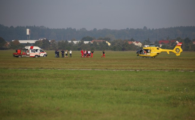 Notarzthubschrauber nach unsanfter Landung eines Fallschirmspringers im Einsatz