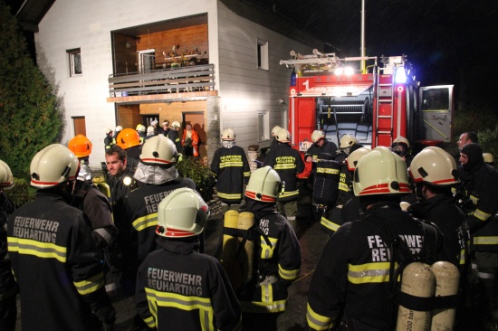 Feuerwehren bei Zimmerbrand in Steinerkirchen an der Traun im Einsatz