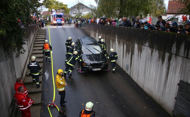 PKW-Brand in einer Tiefgarage in Wels-Lichtenegg sorgt fr Einsatz der Feuerwehr