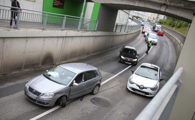 Verkehrsunfall in "Vogelweider-Unterfhrung" sorgte kurzzeitig fr Verkehrschaos