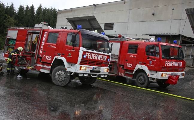 Zehn Feuerwehren bei Brand in einem Recyclingunternehmen in Ohlsdorf im Einsatz