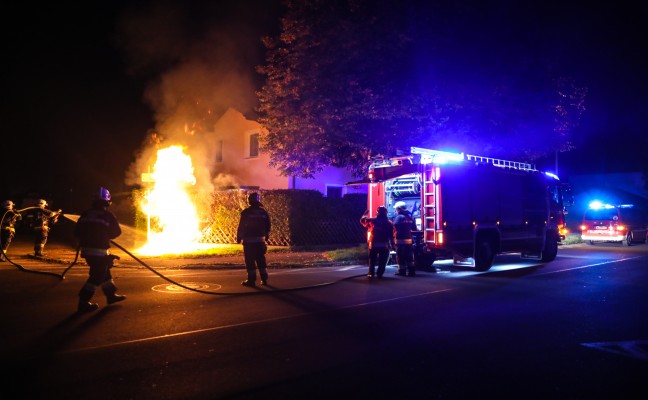 Containerbrand in Wels-Pernau von der Feuerwehr gelscht