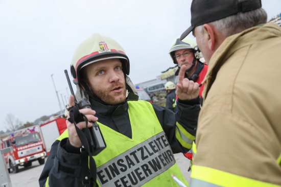 Große Einsatzübung der Feuerwehr bei Eventausstatter in Pichl bei Wels