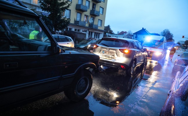 Verletzter bei Auffahrunfall in Wels-Lichtenegg