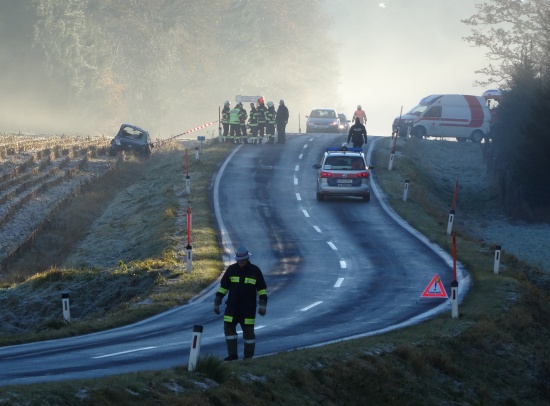 Schwerer Verkehrsunfall auf eisglatter Eferdinger Straße bei St. Willibald