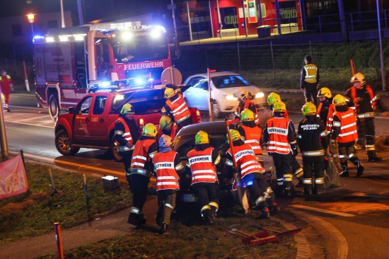 Sieben Verletzte bei Verkehrsunfall auf der Eferdinger Strae in Alkoven