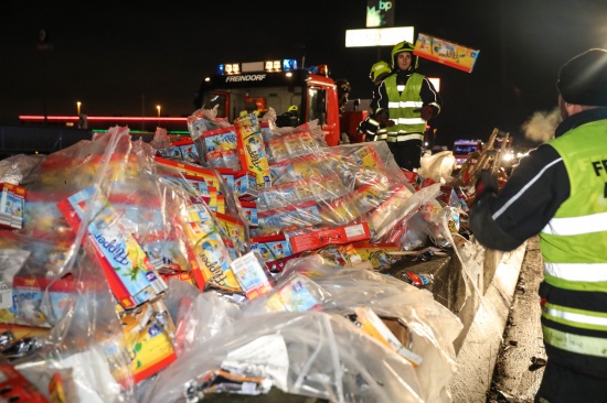 Multivitamin- und Orangensaftdrinks blockierten nach LKW-Unfall Westautobahn bei Ansfelden