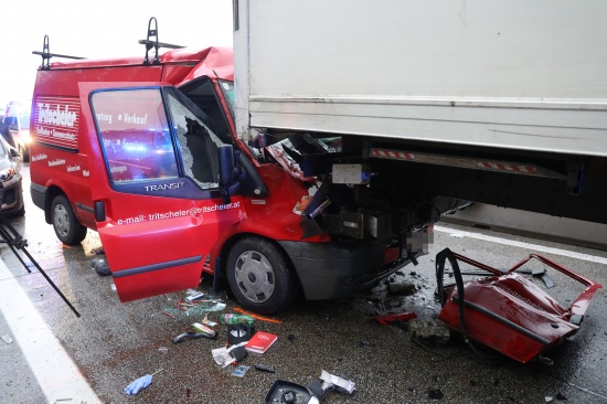 Schwerer Verkehrsunfall auf der Westautobahn bei Sattledt