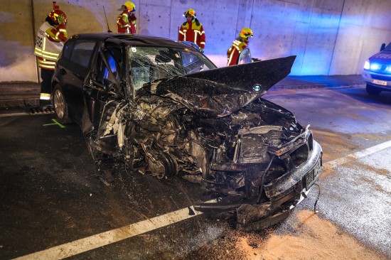 Schwerer Verkehrsunfall auf der Kremstal Strae in Pasching