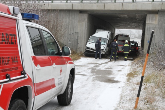 Erste winterliche Straßenverhältnisse sorgten für Unfall in Sattledt
