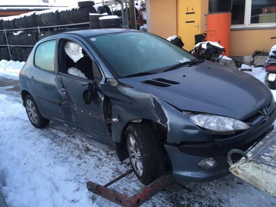 Verkehrsunfall auf rutschiger Fahrbahn in Edt bei Lambach endet glimpflich