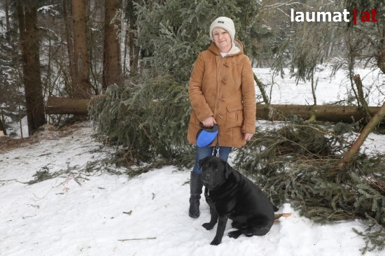 Lebensretterin Gertrude Haselmayr mit Labrador "Benny"