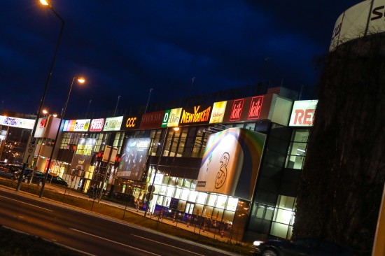 Einbrecher in einem Einkaufszentrum in Wels-Waidhausen gelangten durch Rigipswnde in die Shops