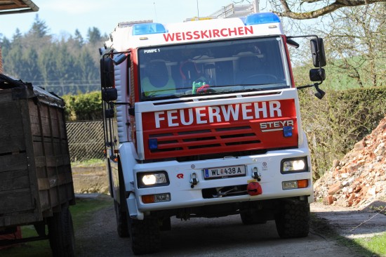 Feuerwehr bei Gülleaustritt in Weißkirchen an der Traun im Einsatz