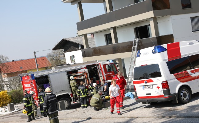 Fnf Feuerwehren bei Zimmerbrand in Bruck-Waasen im Einsatz