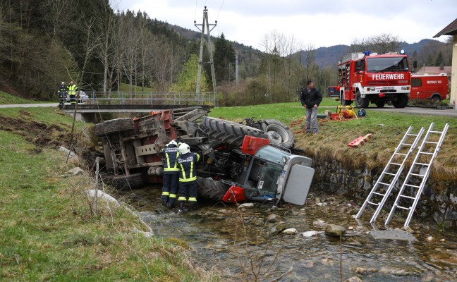 Traktor st rzte bei Unfall in die Laudach laumat at Traktor st rzte bei Unfall in die Laudach laumat at