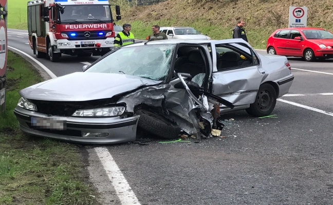 Verkehrsunfall in Timelkam fordert zwei Verletzte