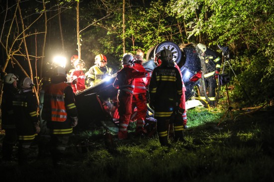 Lenkerin nach Unfall auf der Gallspacher Strae in Gaspoltshofen schwer im Auto eingeklemmt