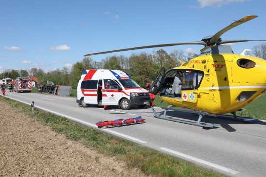 Schwerer LKW-Unfall in Kematen an der Krems fordert einen Verletzten