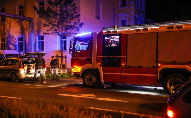 Erheblicher Schaden durch Brand eines Altpapiercontainers in Wels-Innenstadt