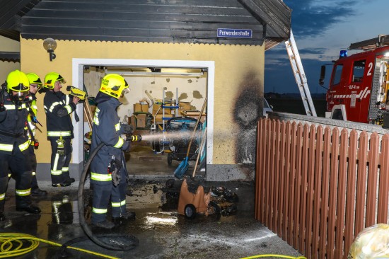 Brand einer Biotonne drohte auf Garage überzugreifen