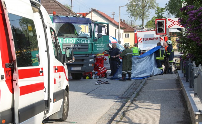 Pensionistin mit Rollator in Waizenkirchen von LKW überrollt und schwerst verletzt