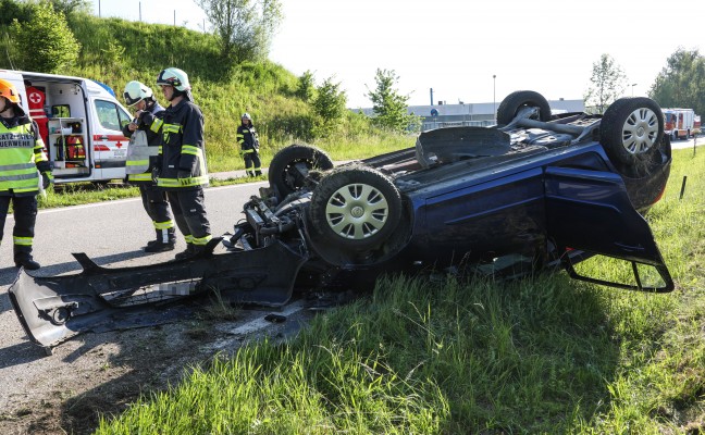 Autolenkerin bei Fahrzeugberschlag in Krenglbach verletzt