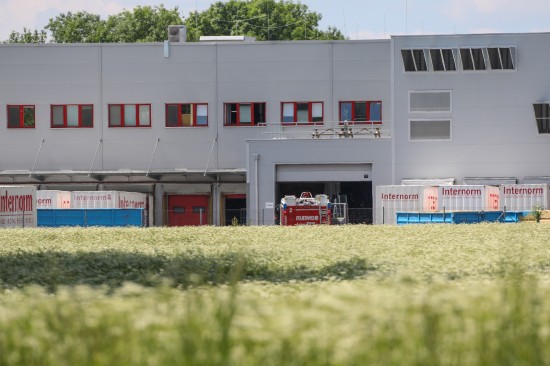 Brandmelder alarmierten Feuerwehr zu einem Brand in einem Gewerbebetrieb in Traun