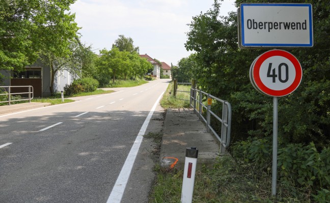 Alkoholisierter Motorradlenker bei Unfall in Buchkirchen 40 Meter durch Luft geschleudert und schwer verletzt