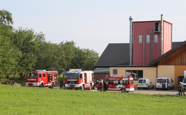 Sechs Feuerwehren bei Silobrand in Gaspoltshofen im Einsatz