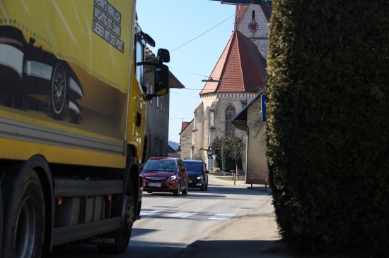 Schwerverkehr in Weikirchen an der Traun ist Thema bei ORF-Brgeranwalt