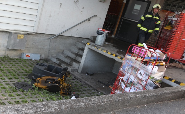 Brand einer Reinigungsmaschine im Gebäude einer Supermarktfiliale in Vorchdorf