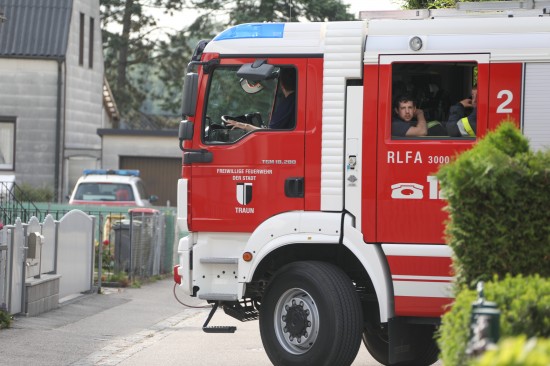 Feuerwehr zu Kchenbrand in einem Wohnhaus in Traun alarmiert