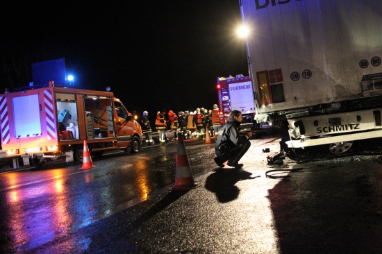 Tödlicher Verkehrsunfall auf Welser Autobahn bei Pucking