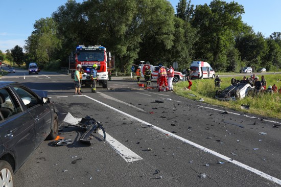 Schwerer Verkehrsunfall in Buchkirchen fordert fünf teils Schwerverletzte