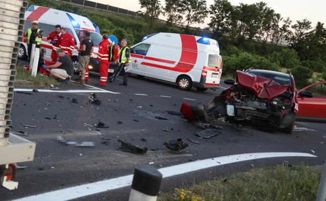 Heftiger Crash auf der Innviertler Straße in Wels-Puchberg fordert zwei Verletzte